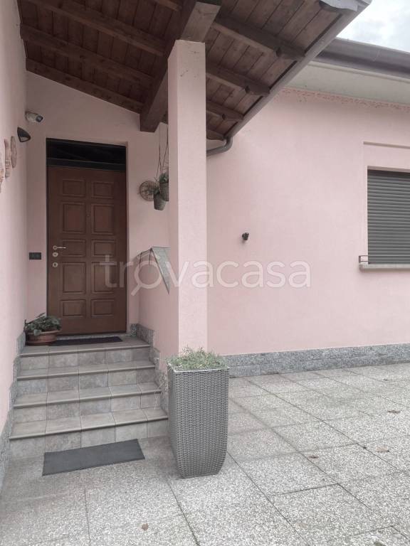 casa indipendente in vendita a Castelletto sopra Ticino