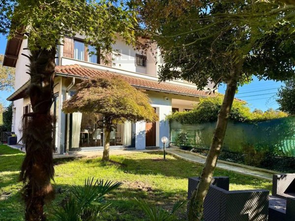 casa indipendente in vendita a Castelletto sopra Ticino in zona Beati