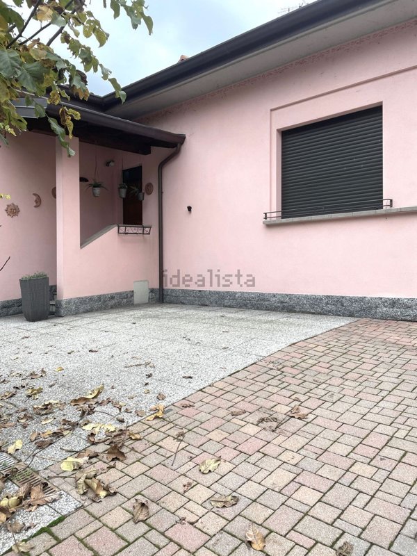 casa indipendente in vendita a Castelletto sopra Ticino