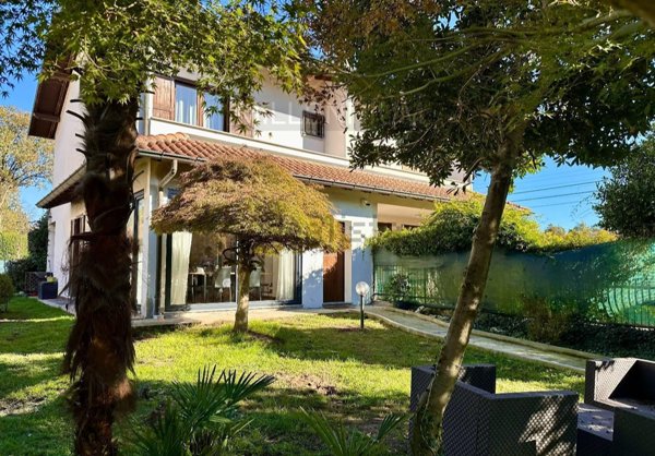 casa indipendente in vendita a Castelletto sopra Ticino