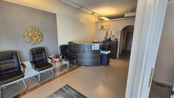 ufficio in vendita a Castelletto sopra Ticino