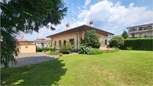 casa indipendente in vendita a Castelletto sopra Ticino