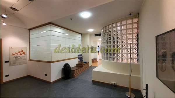 ufficio in vendita a Castelletto sopra Ticino in zona Aronco