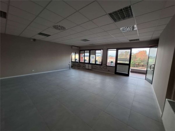 negozio in vendita a Castelletto sopra Ticino