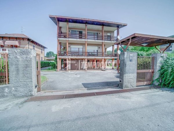 casa indipendente in vendita a Castelletto sopra Ticino