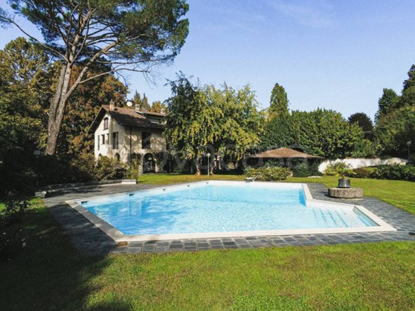 villa in vendita a Castelletto sopra Ticino