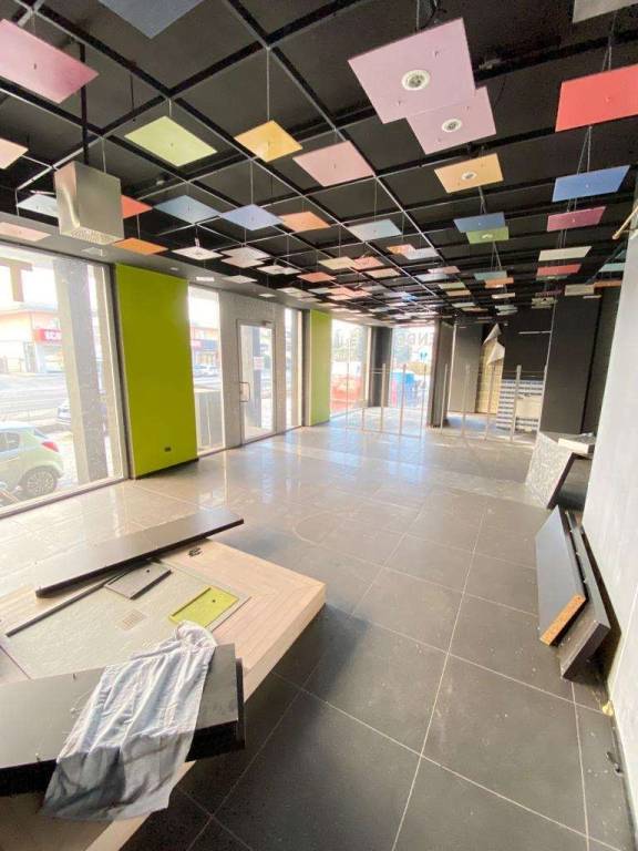 negozio in vendita a Castelletto sopra Ticino