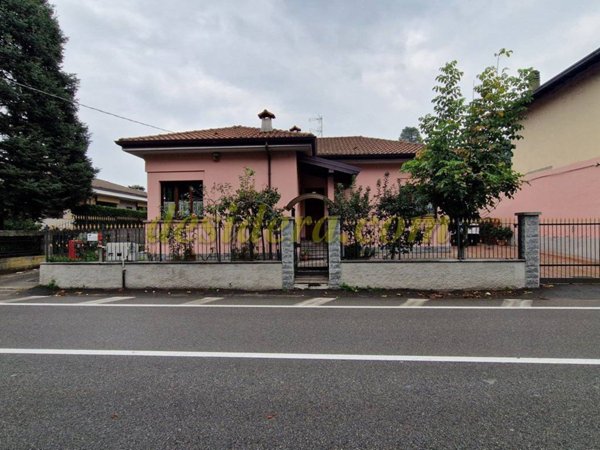 casa indipendente in vendita a Castelletto sopra Ticino