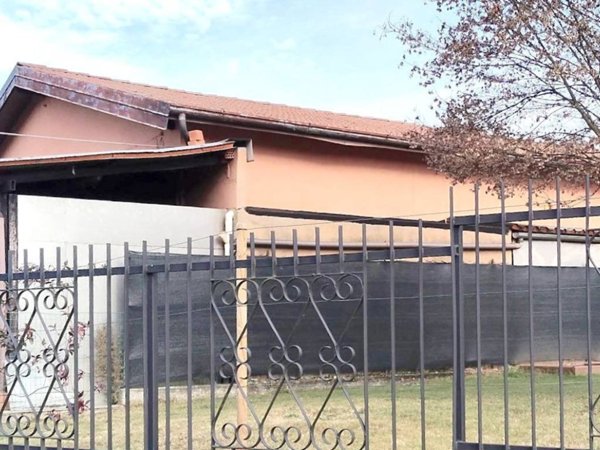 locale commerciale in vendita a Castelletto sopra Ticino