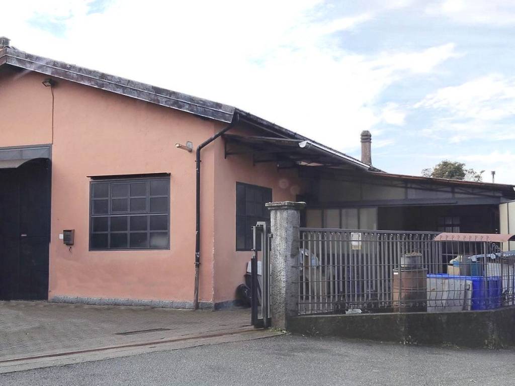 locale commerciale in vendita a Castelletto sopra Ticino