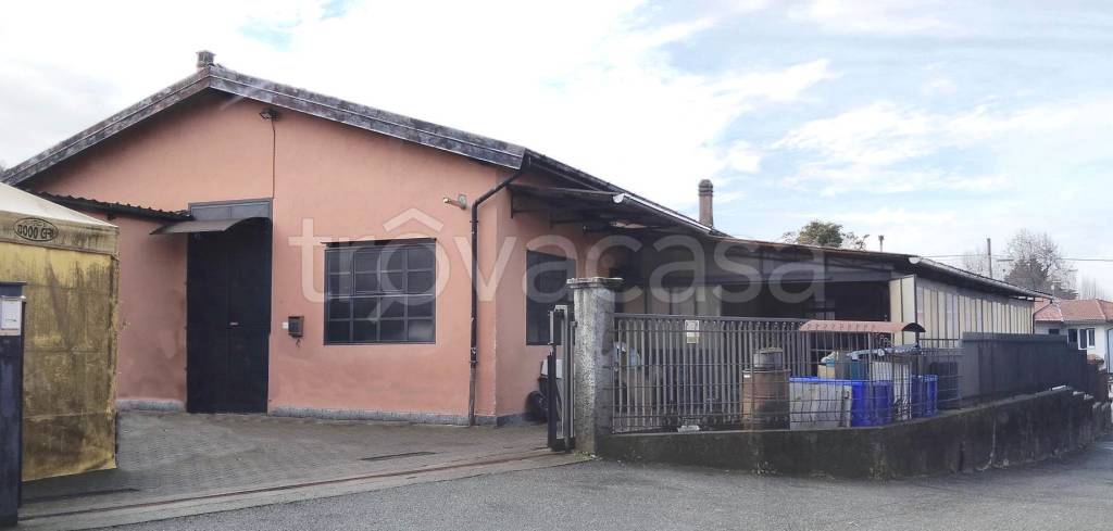 locale commerciale in vendita a Castelletto sopra Ticino