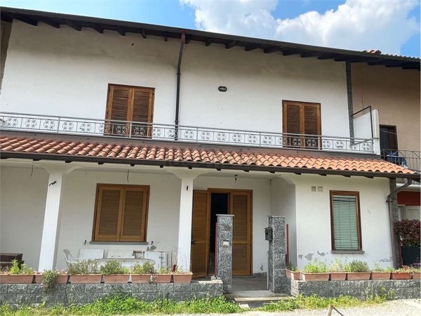 casa indipendente in vendita a Castelletto sopra Ticino in zona Aronco