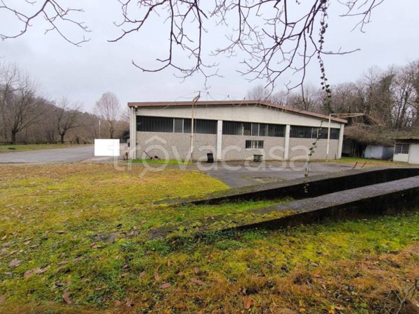 locale commerciale in vendita a Castelletto sopra Ticino in zona Glisente