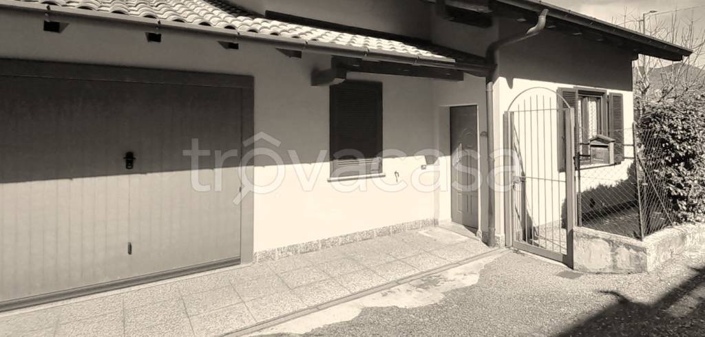 casa indipendente in vendita a Castelletto sopra Ticino