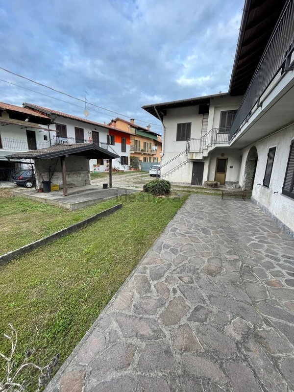 esavano in vendita a Castelletto sopra Ticino