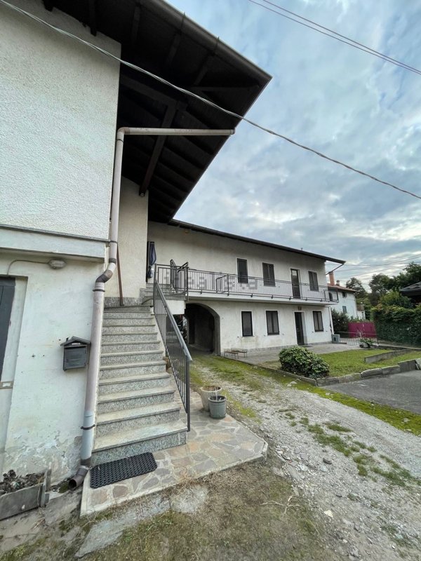 pentavano in vendita a Castelletto sopra Ticino