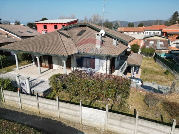 casa indipendente in vendita a Castelletto sopra Ticino