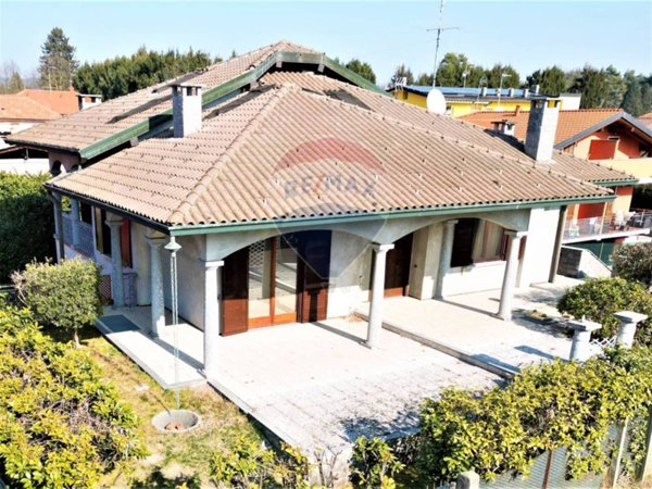 casa indipendente in vendita a Castelletto sopra Ticino in zona Curone