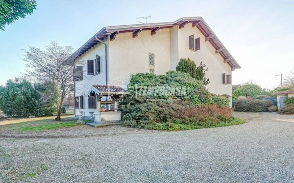 casa indipendente in vendita a Castelletto sopra Ticino in zona Beati