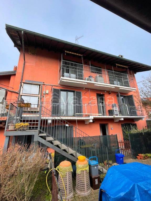 casa indipendente in vendita a Castelletto sopra Ticino