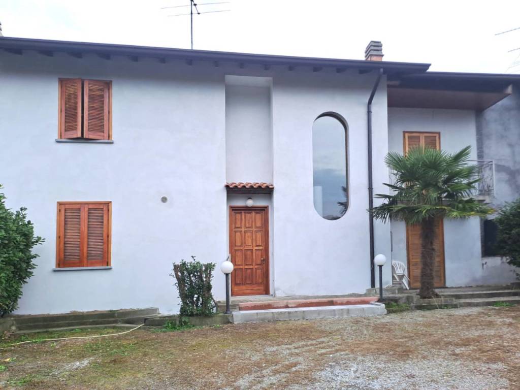 casa indipendente in vendita a Castelletto sopra Ticino