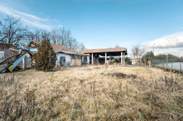 terreno in vendita a Castelletto sopra Ticino