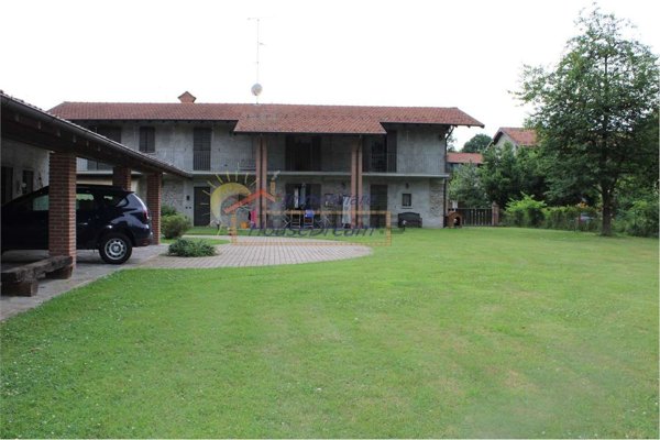 casa indipendente in vendita a Castelletto sopra Ticino