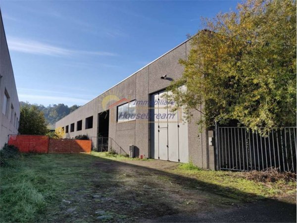 locale commerciale in vendita a Castelletto sopra Ticino