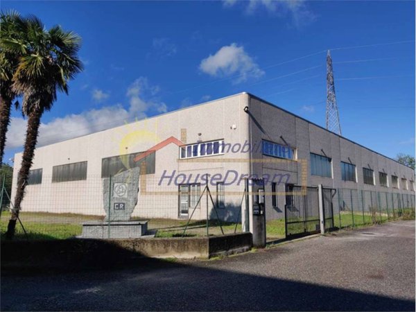 capannone in vendita a Castelletto sopra Ticino