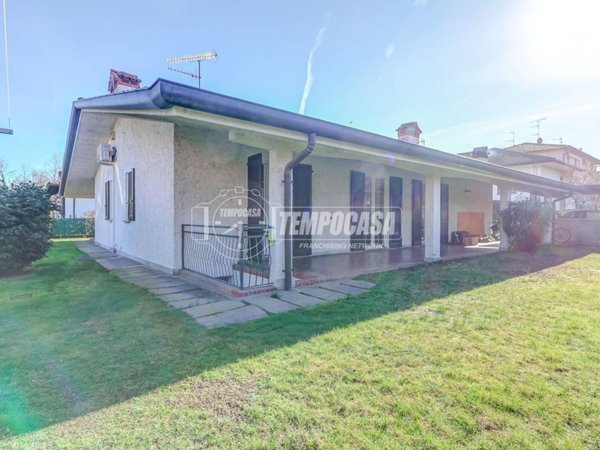 casa indipendente in vendita a Castelletto sopra Ticino