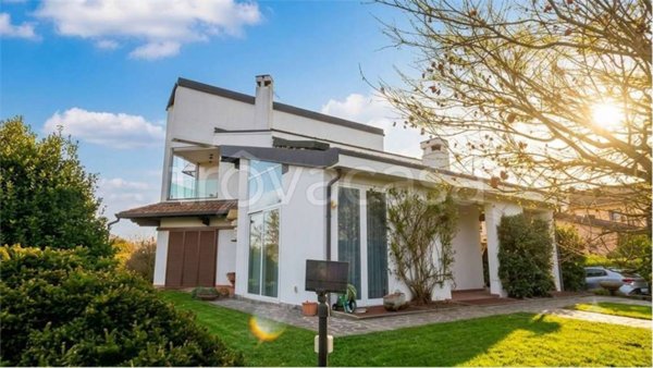 casa indipendente in vendita a Castelletto sopra Ticino in zona Landa