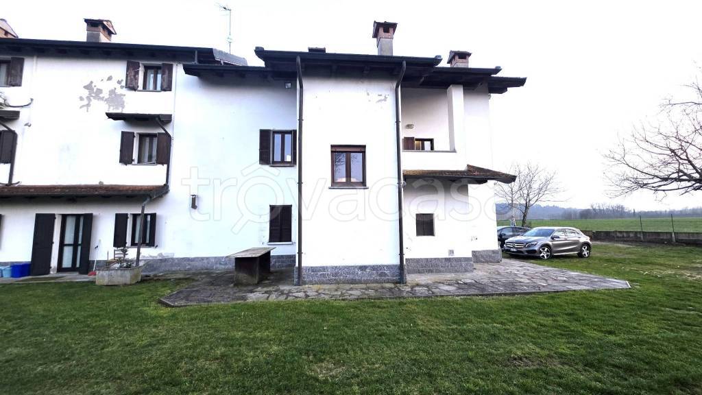 casa indipendente in vendita a Castelletto sopra Ticino