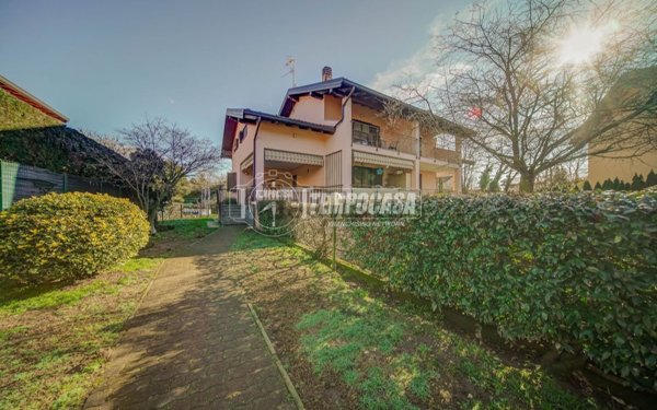 casa indipendente in vendita a Castelletto sopra Ticino