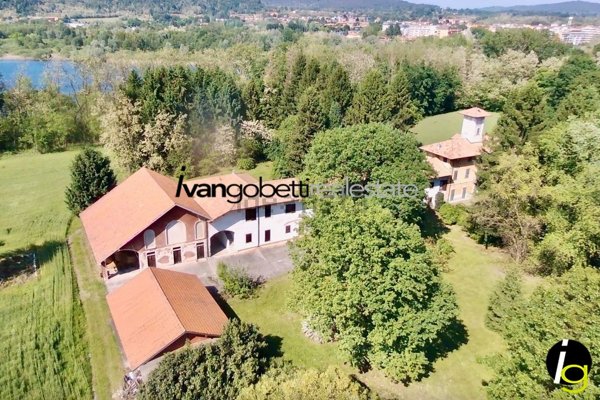 villa in vendita a Castelletto sopra Ticino
