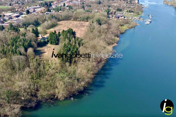 villa in vendita a Castelletto sopra Ticino