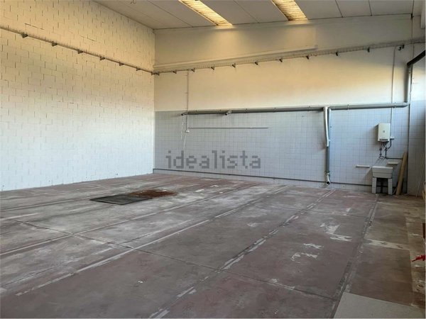 capannone in vendita a Castelletto sopra Ticino