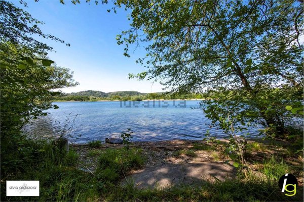 villa in vendita a Castelletto sopra Ticino