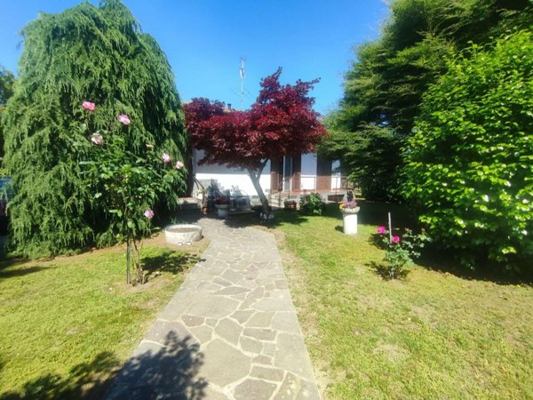 casa indipendente in vendita a Castelletto sopra Ticino