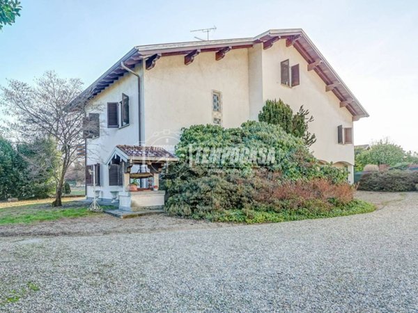casa indipendente in vendita a Castelletto sopra Ticino in zona Beati