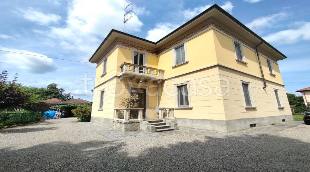 casa indipendente in vendita a Castelletto sopra Ticino