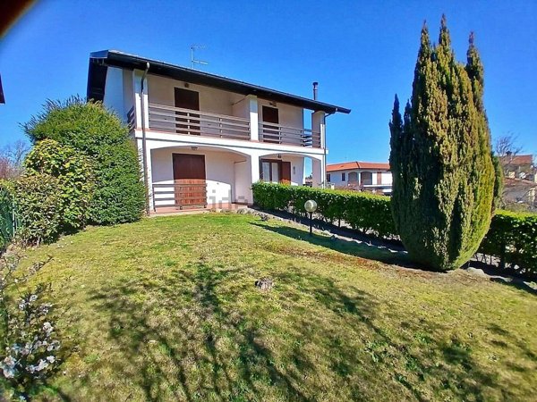 casa indipendente in vendita a Castelletto sopra Ticino