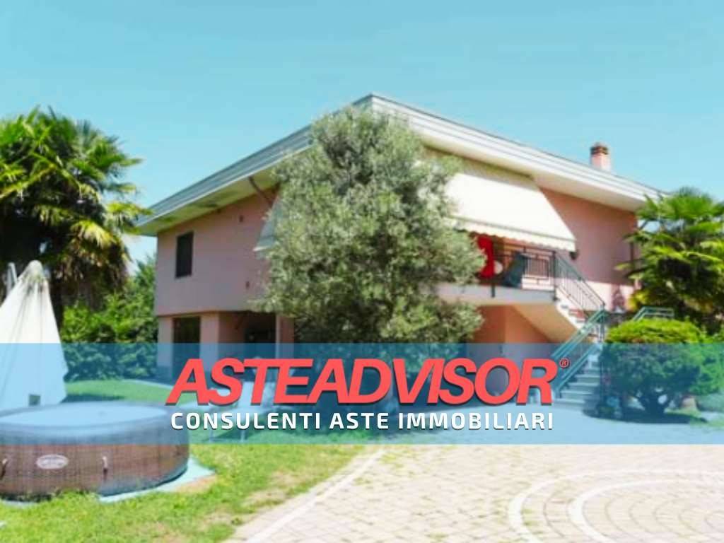 casa indipendente in vendita a Castelletto sopra Ticino