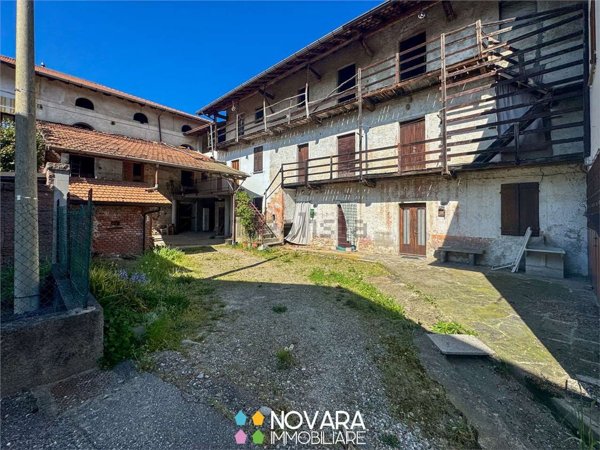 casa semindipendente in vendita a Castelletto sopra Ticino