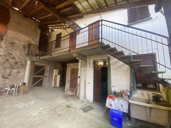 appartamento in vendita a Castelletto sopra Ticino in zona Glisente