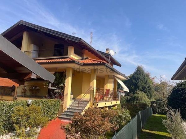 casa indipendente in vendita a Castelletto sopra Ticino