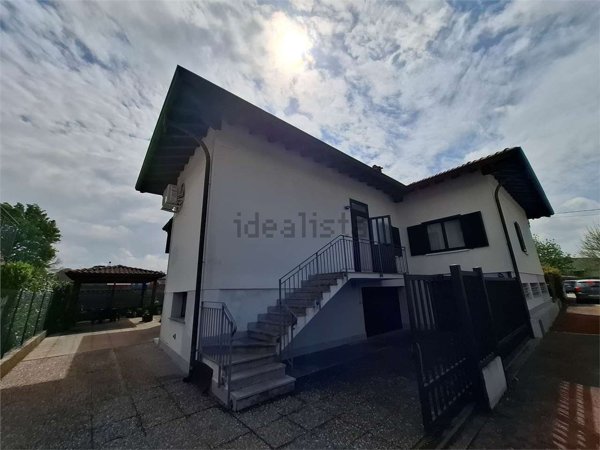 casa indipendente in vendita a Castelletto sopra Ticino