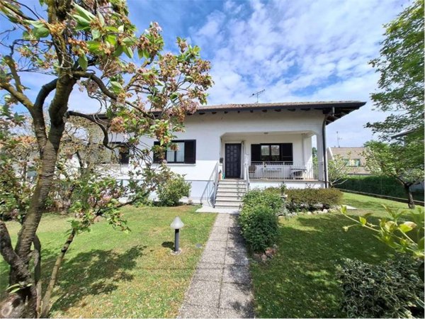 casa indipendente in vendita a Castelletto sopra Ticino