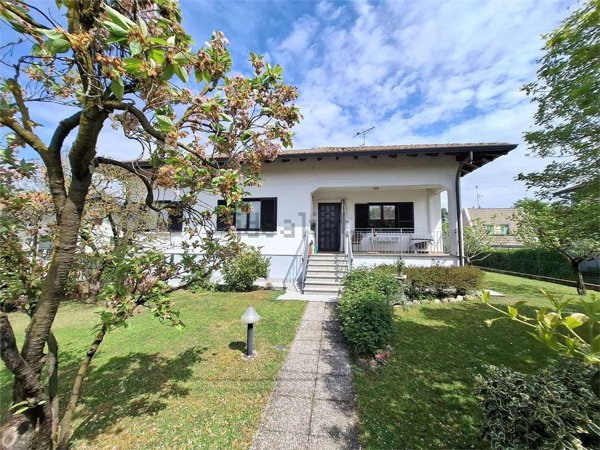 casa indipendente in vendita a Castelletto sopra Ticino