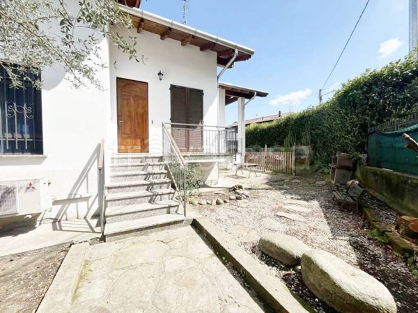 casa indipendente in vendita a Castelletto sopra Ticino