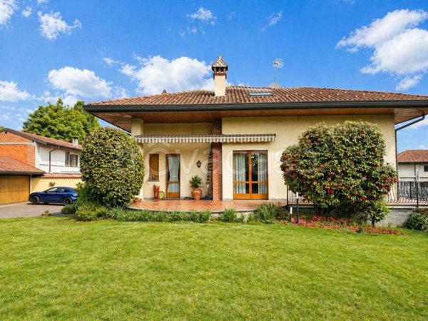 casa indipendente in vendita a Castelletto sopra Ticino